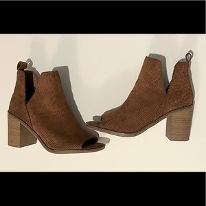 Universal Thread “Charlee” open toe block heel bootie size 6 womens